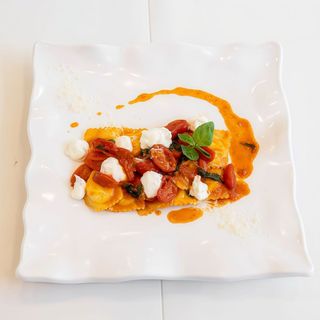 Ravioli Di Burrata Pomodoro Piennolo