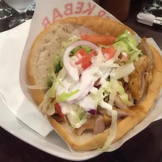 Doner kebab XL con relleno a elección + patatas + bebida 