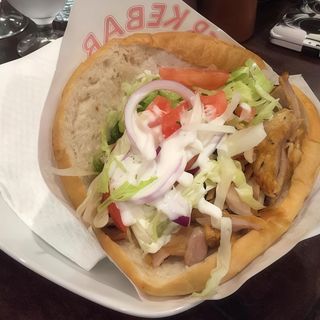 Doner kebab XL con relleno a elección + patatas + bebida 