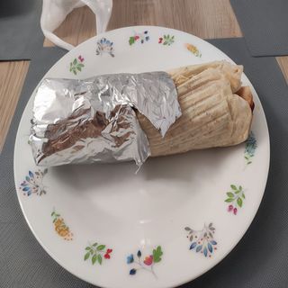 Durum con relleno a elección + patatas + bebida + queso