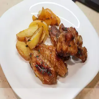 6 alitas de pollo + patatas