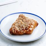 ნუშის კრუასანი