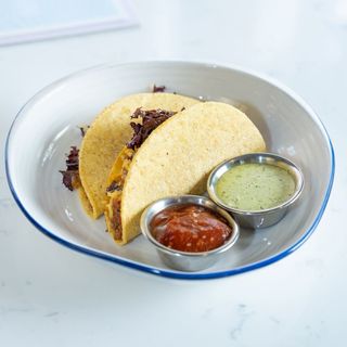 ხბოს ხორცი სიმინდის ტორტილაში