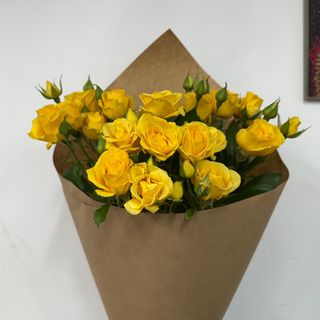 ყვითელი სფრეი ვარდი