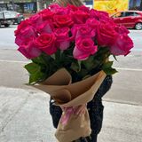 მალინისფერი ჰოლანდიური ვარდების თაიგული