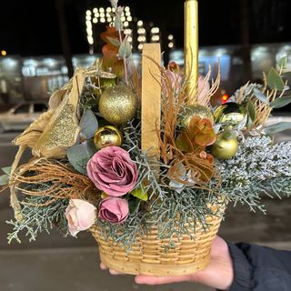 სახალწლო კომპოზიცია კალათაში