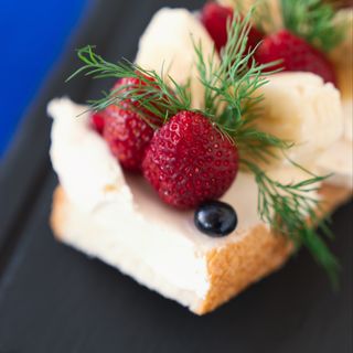 ბრუსკეტა დღის ხილის ტონი