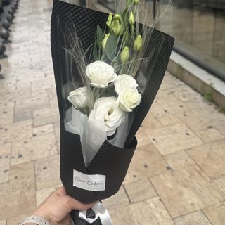 1 white eustoma