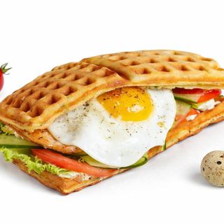 ქათმით, კვერცხით და ყველით