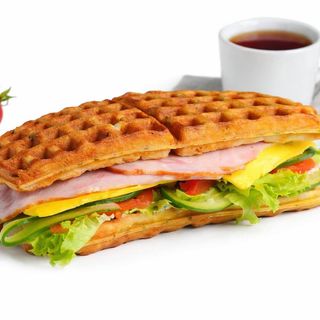 ქათმით, კვერცხით და ყველით