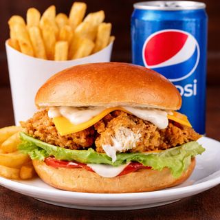 ჩიზბურგერი, პატარა ფრი და პეპსი