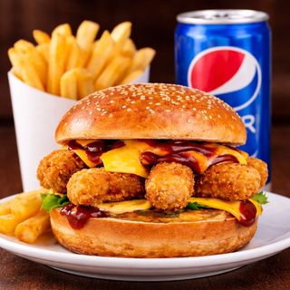 ცხარე აზიური ჩიზბურგერი, პატარა ფრი და პეპსი