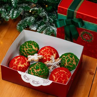 საახალწლო ტკბილეულის ყუთი შუები