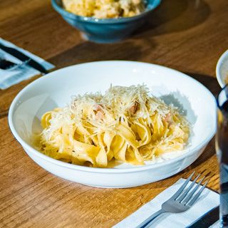 პასტა კარბონარა ნაღების სოუსით