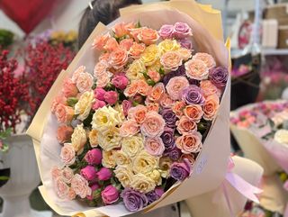 სპრეი ვარდების თაიგული