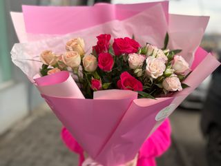 სპრეი ვარდების თაიგული