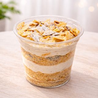 პასკა ჭიქაში კრემით