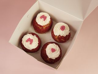 ჟოლოს და ვანილის შუს ყუთი