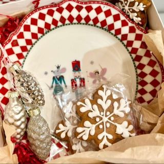 # 15.2 საახალწლო სასაჩუქრე ნაკრები