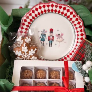 # 15.1 საახალწლო სასაჩუქრე ნაკრები