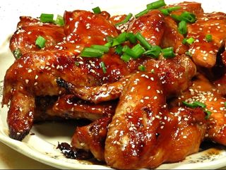 ქათმის ფრთები ტკბილ ცხარე სოუსით -100 გრ.