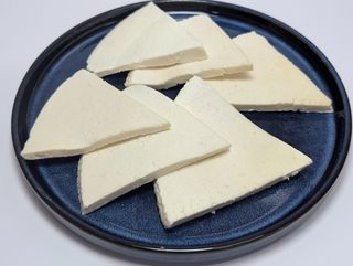 ყველი ნაჭრებით 100გრ