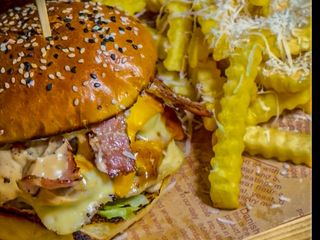 ახალი - მეტი ყველის ბურგერი