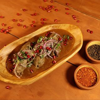 შერეული ქაბაბი საწებელში