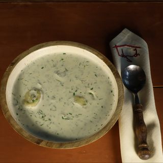 ხინკლუკას წვნიანი შებოლილი სულგუნით