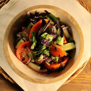 კიტრი პომიდვრის სალათი კახური ზეთით