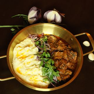 ხბოს ჩაშუშული საფერავში გამომცხვარი პიურეთი