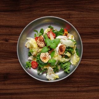 თხის ყველის სალათი