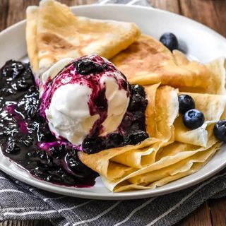 ბლინი მოცვით და არაჟნით