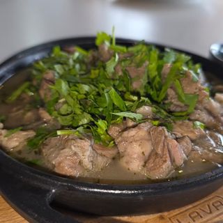 ხბოს ხორცი თეთრ ღვინოში ჩაშუშული