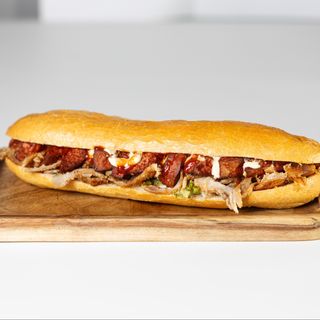 M შაურმა პურში სტანდარტი ქათმის მოცარელას ყველით