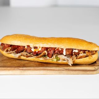 მიქს-დოგი პურში მოცარელას ყველით