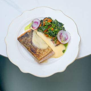 ორაგულის ფილე გოგრით და ჰოლანდიური სოუსით