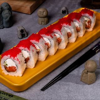 კალიფორნია ორაგულით და ხიზილალით + სურიმის მაკი 14 ნაჭერი