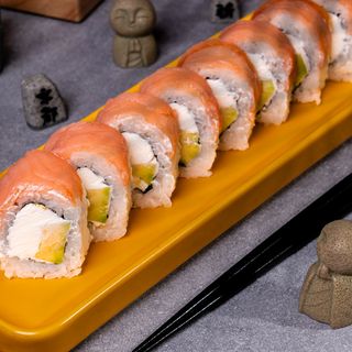 ფილადელფია შებოლილი ორაგულით 8 ნაჭერი