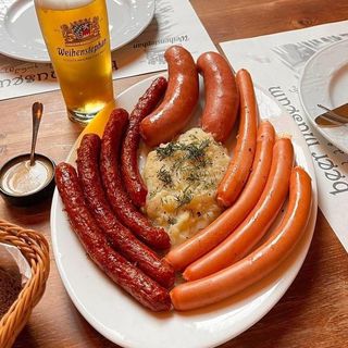 სოსისების ასორტი ტრადიციულად