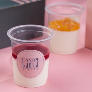 Raspberry panna cotta