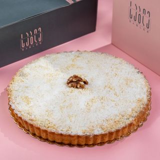 Apple tart with walnuts and raisins 8piece