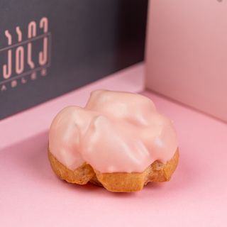 Pâte à choux with raspberry and cream patissier 