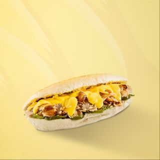 ქლაბ შაურმა ყველის სოუსით - პურში