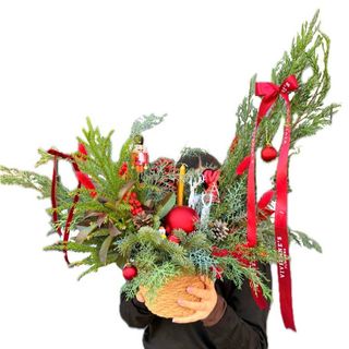 საშობაო კომპოზიცია კალათში, მაკნატუნათი