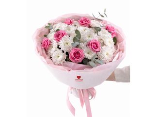 ქრიზანთემები ვარდისფერი ვარდებით