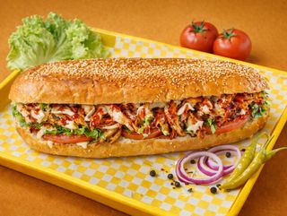 შაურმა პურში ღორის ხორცით