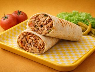 შაურმა ლავაშში პატარა ქათმის ხორცით