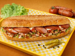 მექსიკური ჰოთ დოგი ქათმის ხორცით პურში