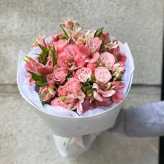 Premium Alstroemerias & Spray Roses